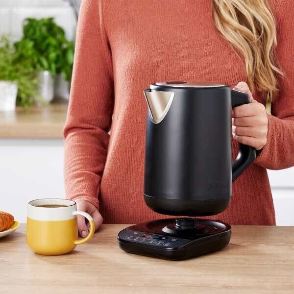 Ninja Black Perfect Temperature Kettle, Rapid Boil – [KT200UKREF]