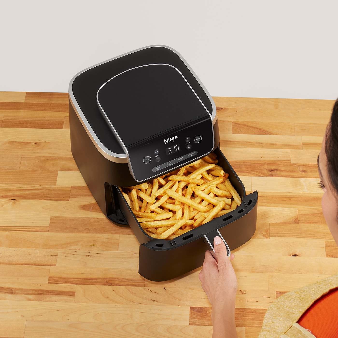 Ninja Air Fryer PRO [AF140UK] Roast, Dehydrate, Reheat, 4 Functions, 4.7L